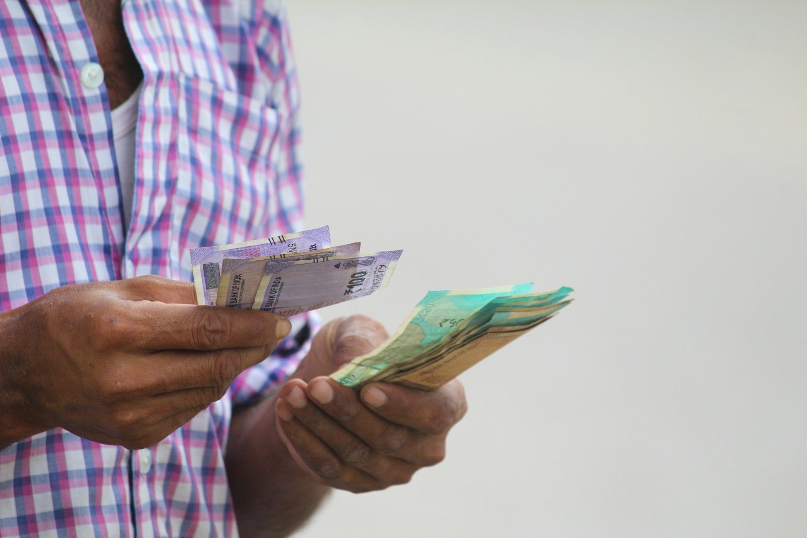 International Remittances: How Transfer Costs Work and How to Send Money Home for Less