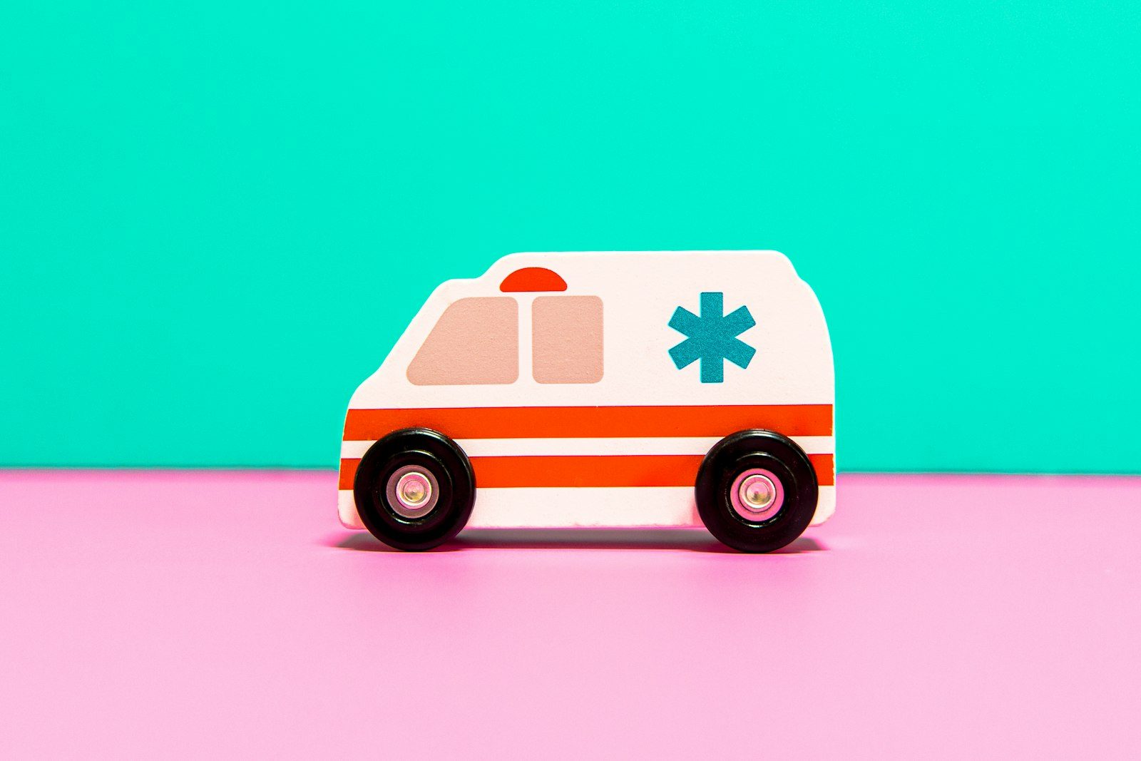 Why "AMBULANCE" Is Written Backwards: Mirror Text, Ambigram Logos, and the Dyslexia Misconception
