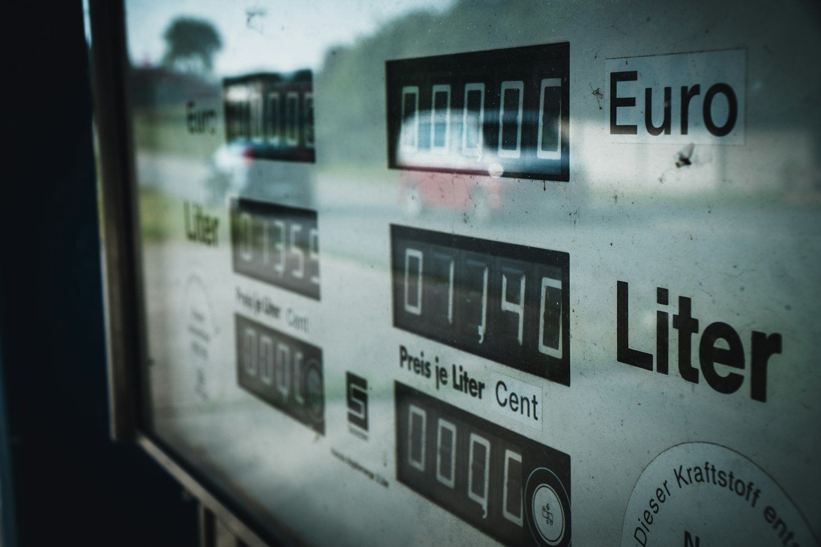 Fuel Economy Converter — Compare km/L, L/100km & MPG Across Markets