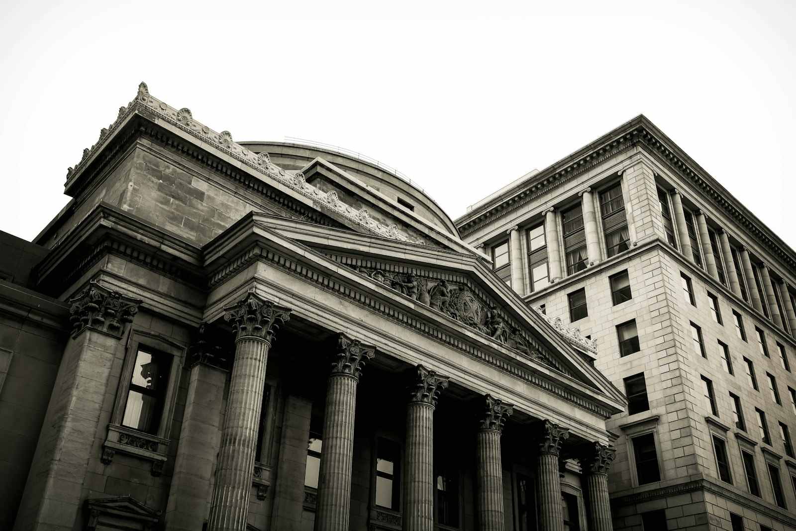 How Central Banks Target Inflation: The 2% Target, Interest Rate Transmission, and CPI vs RPI