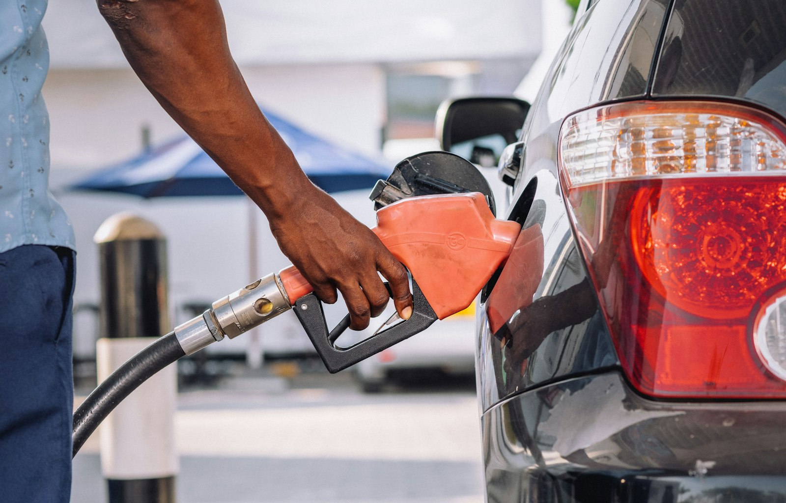 Fuel Economy Converter — MPG, L/100km & km/L Explained